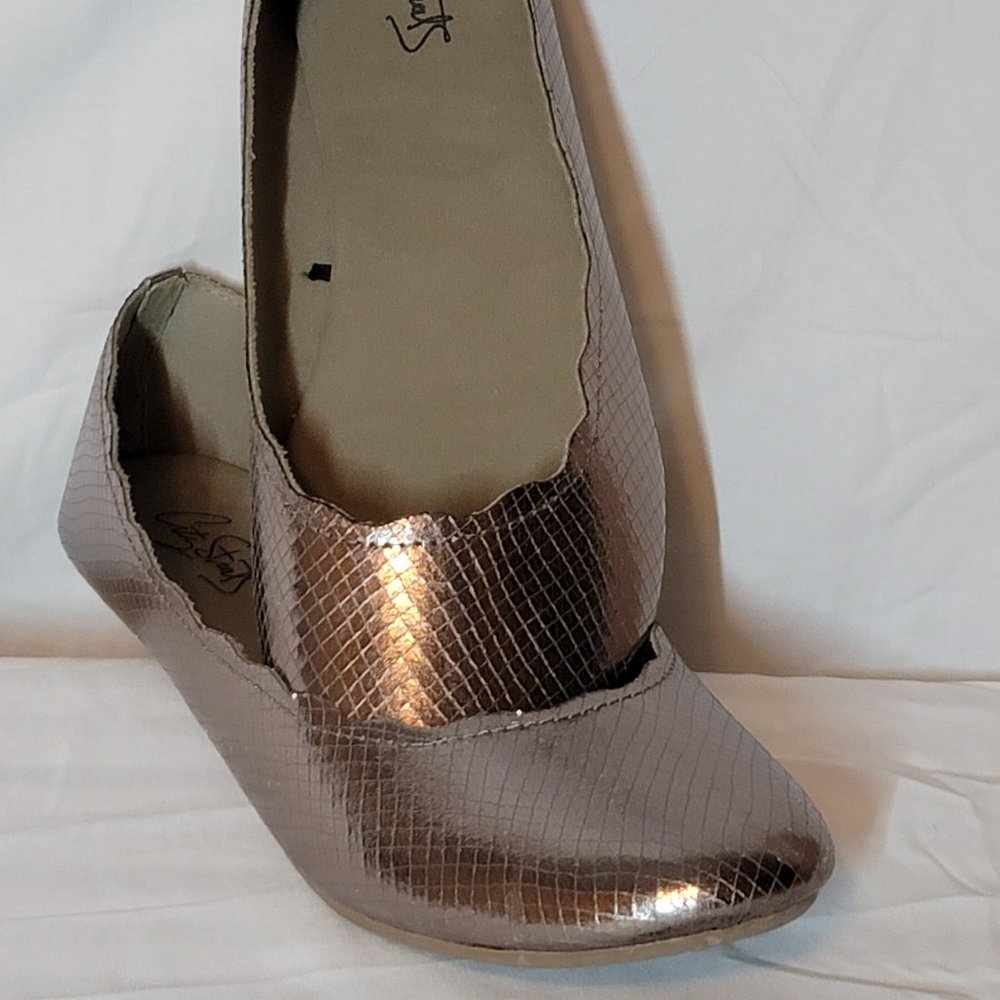 City Streets Size 9 Rose Gold Flats